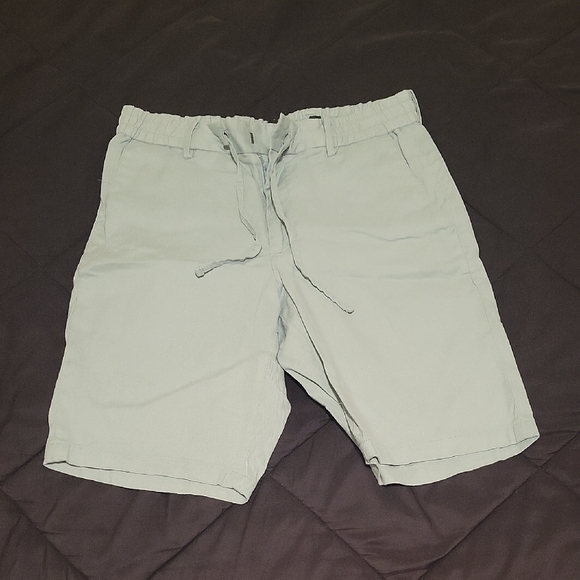 Vince Men's Light Gray Flat Front Shorts